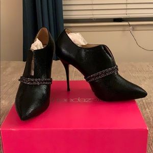 Shoedazzle Sz 10, Black Heeled Booties